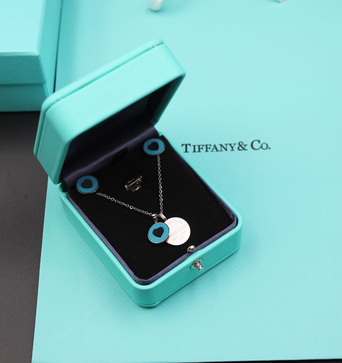 Tiffany & Co. Return to Tiffany Round Tag Pendant Necklace & Earrings Set