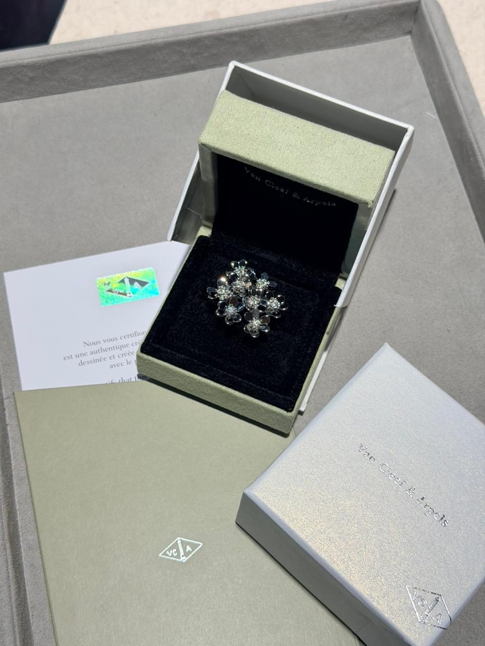 Van Cleef & Arpels ring