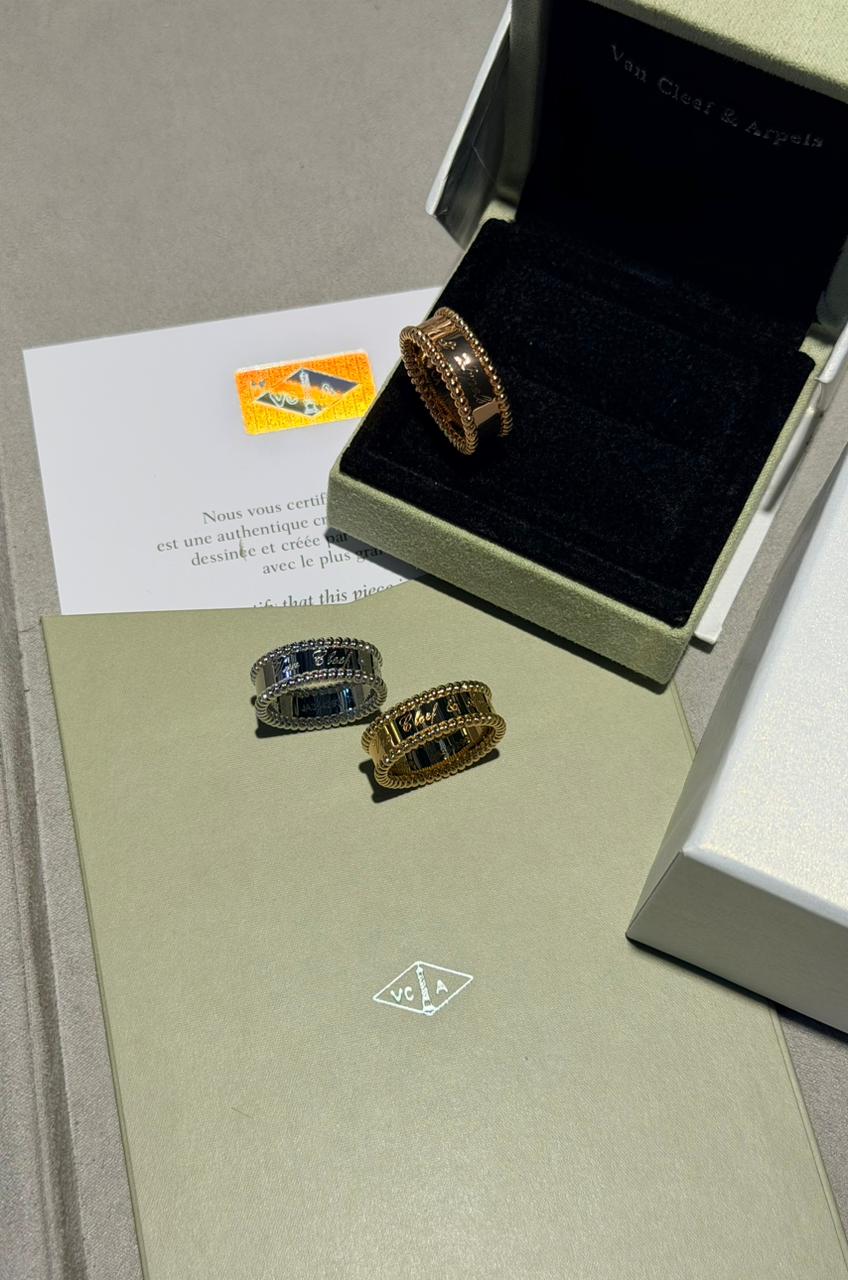 Van Cleef & Arpels ring