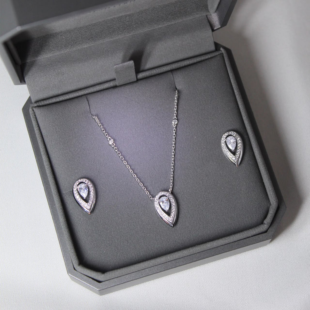 Messika Joy Pear Necklace & Earrings Set
