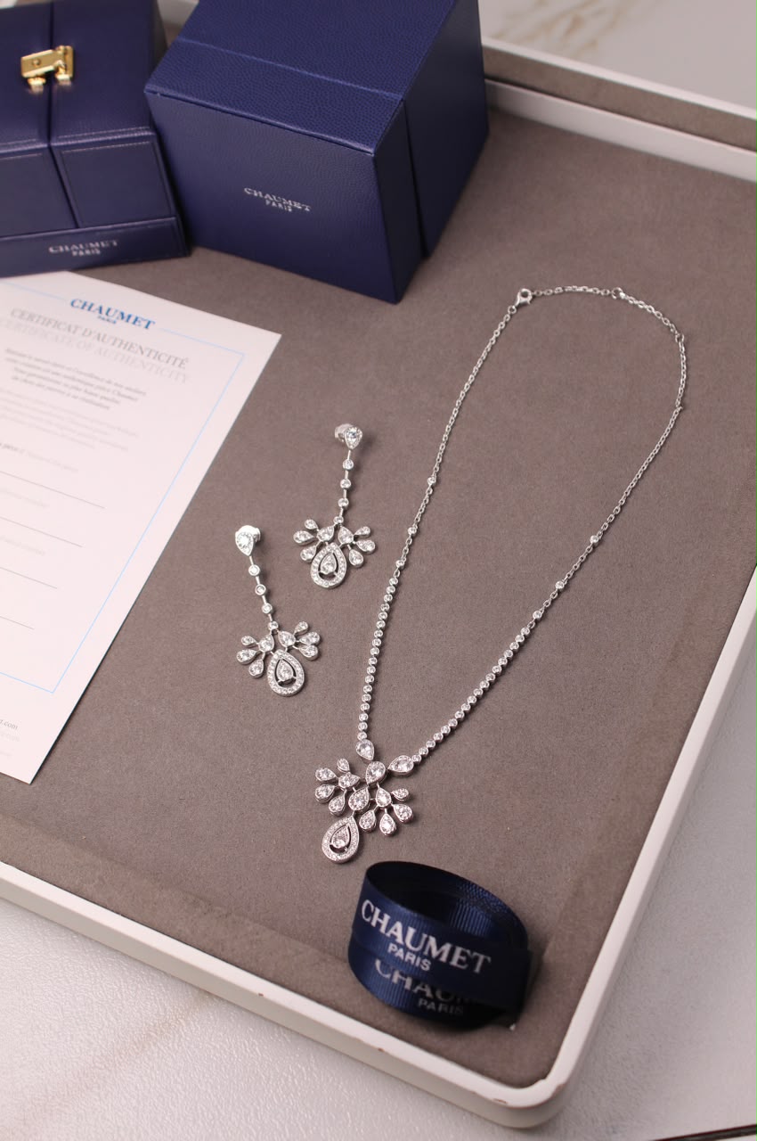 CHAUMET - Silver Teardrop Necklace and Earrings Set