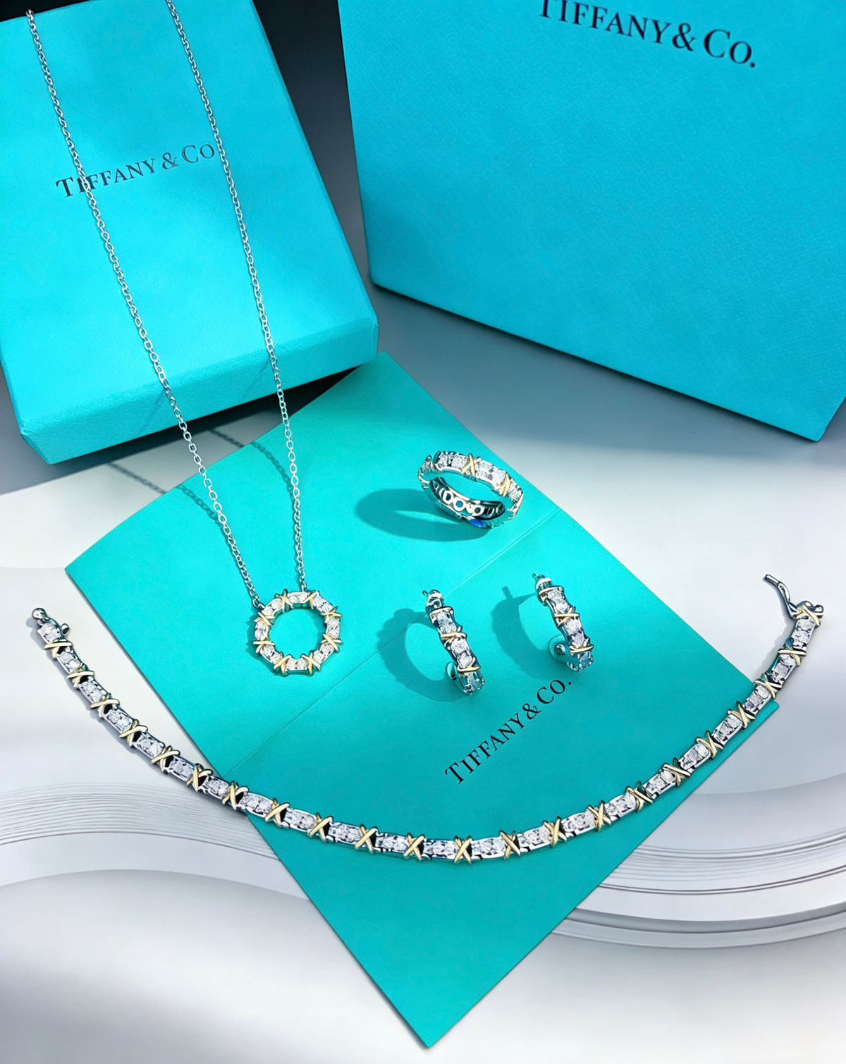 Tiffany & Co. - Circle Pendant Full Set