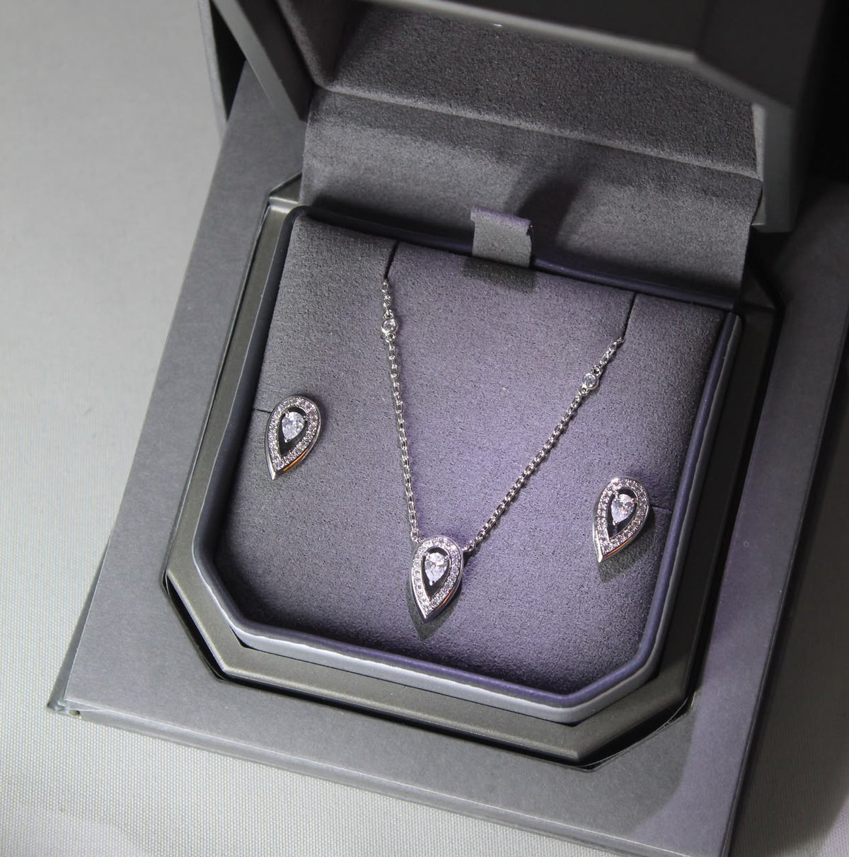 Messika Joy Pear Necklace & Earrings Set