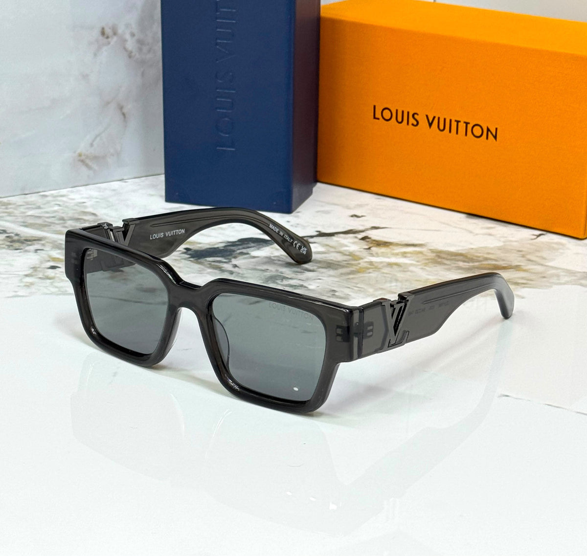 Louis Vuitton Square Logo-Temple Sunglasses
