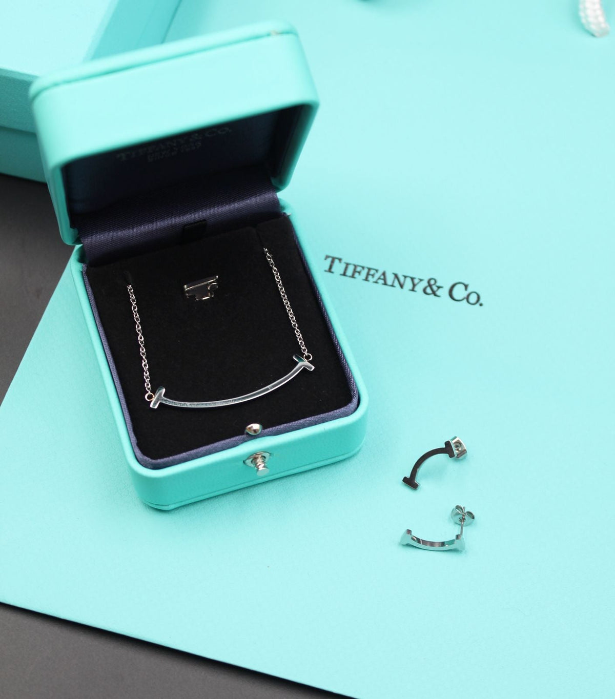 TIFFANY T Smile Necklace and Earrings Set Silver