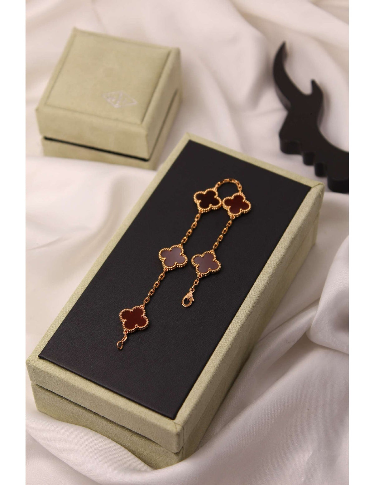 VAN CLEEF Five-Clover Bracelet