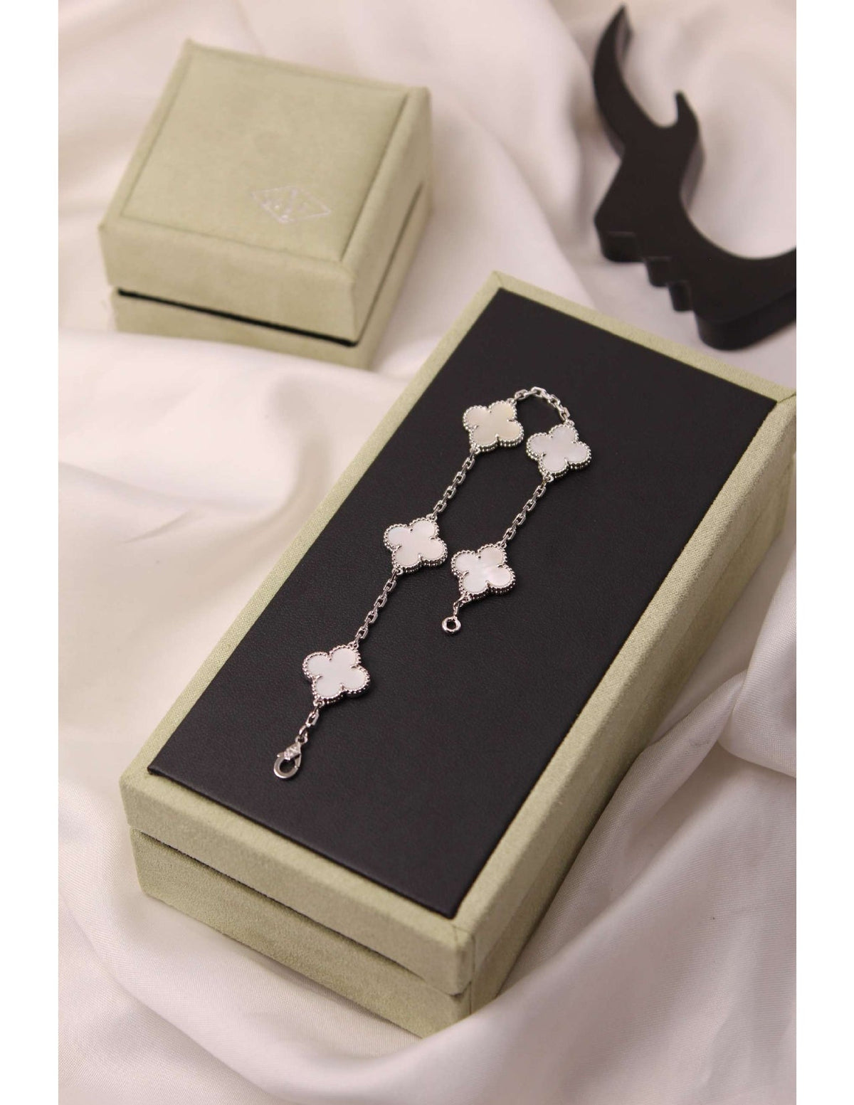 VAN CLEEF Five-Clover Bracelet