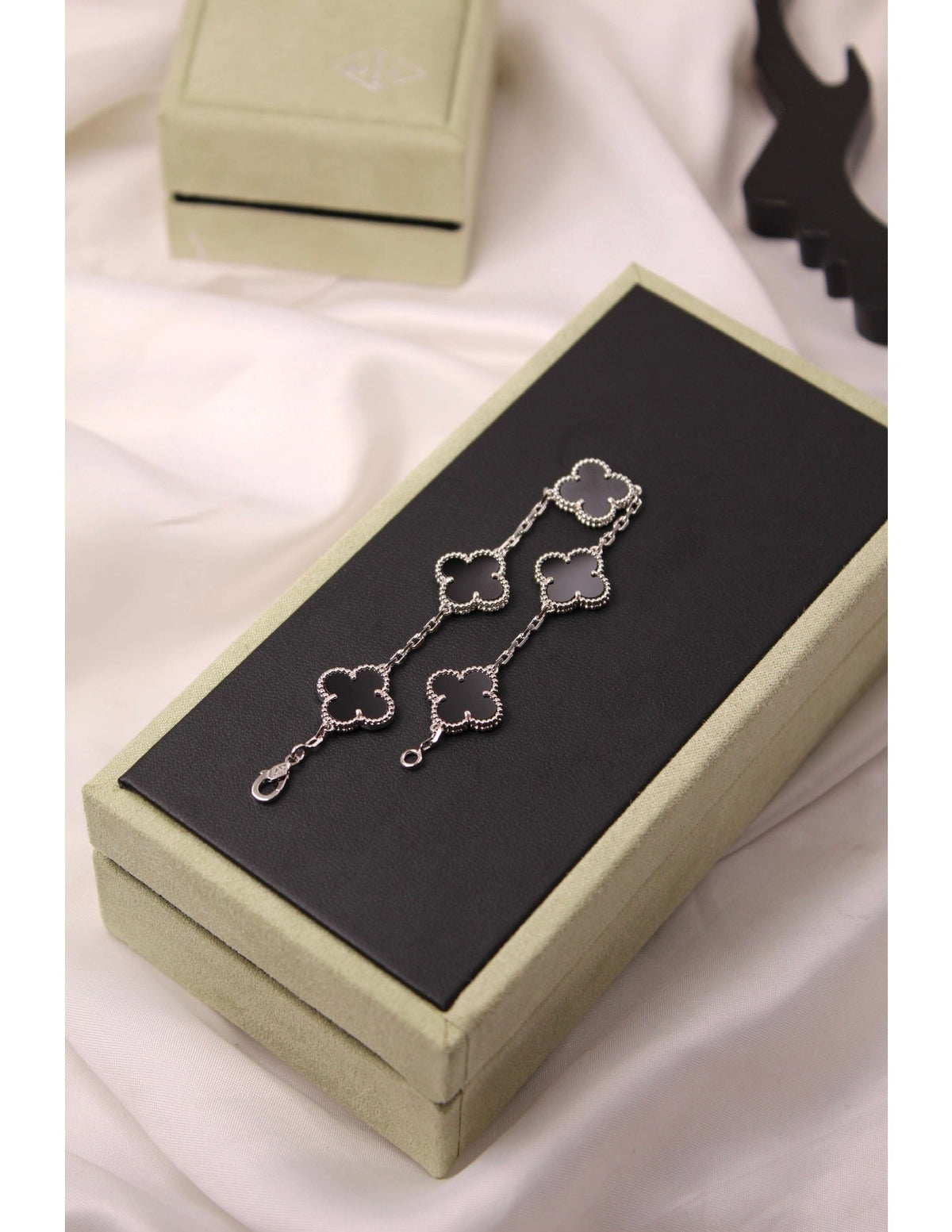 VAN CLEEF Five-Clover Bracelet