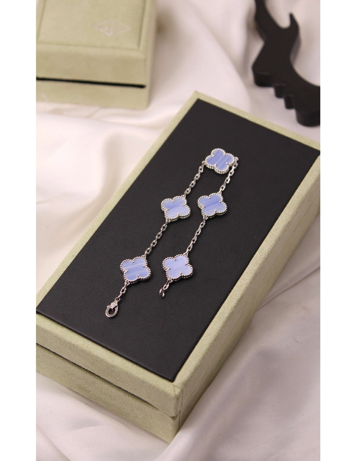 VAN CLEEF Five-Clover Bracelet