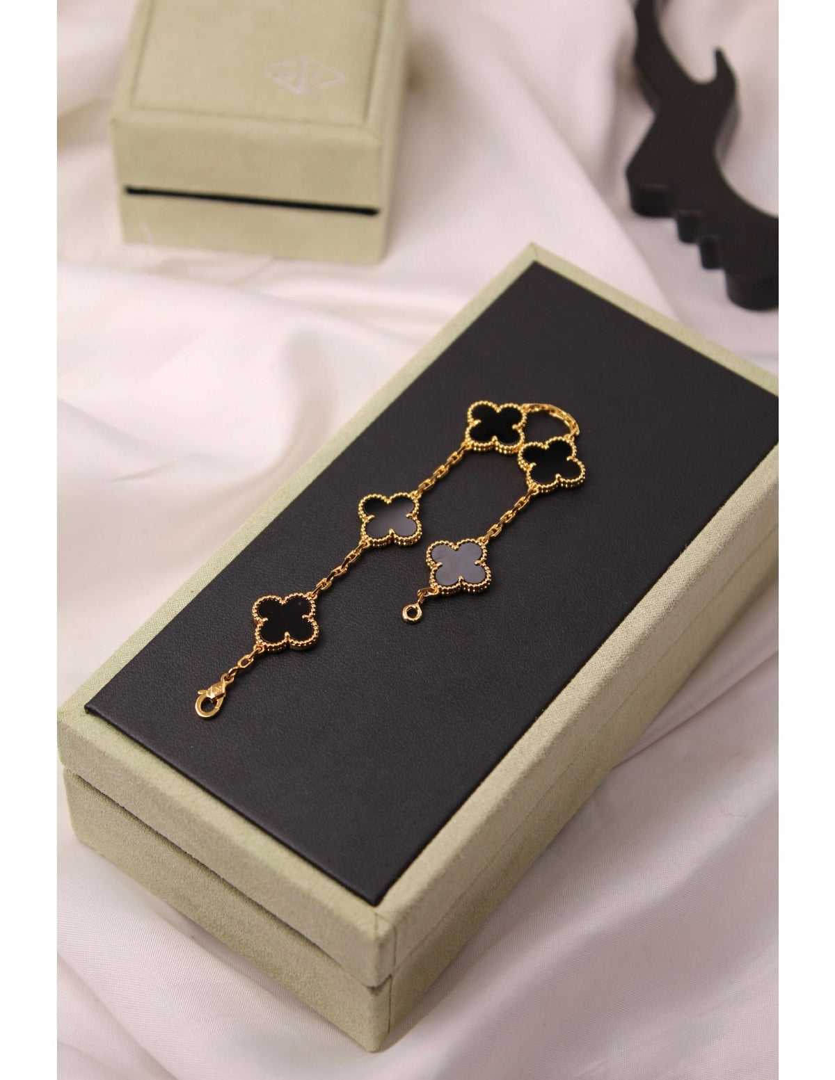 VAN CLEEF Five-Clover Bracelet