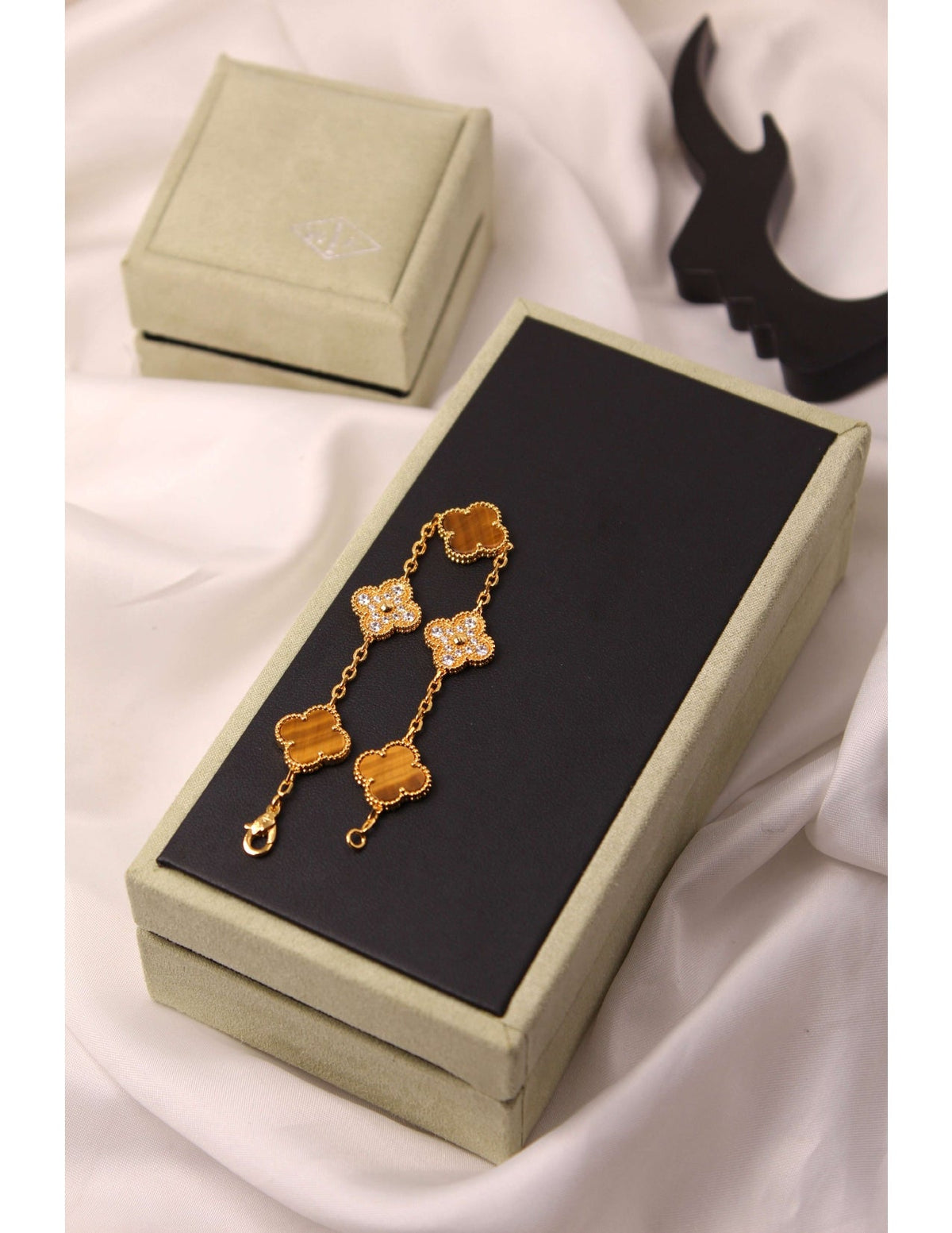 VAN CLEEF Alternating Smooth and Textured Clover Bracelet