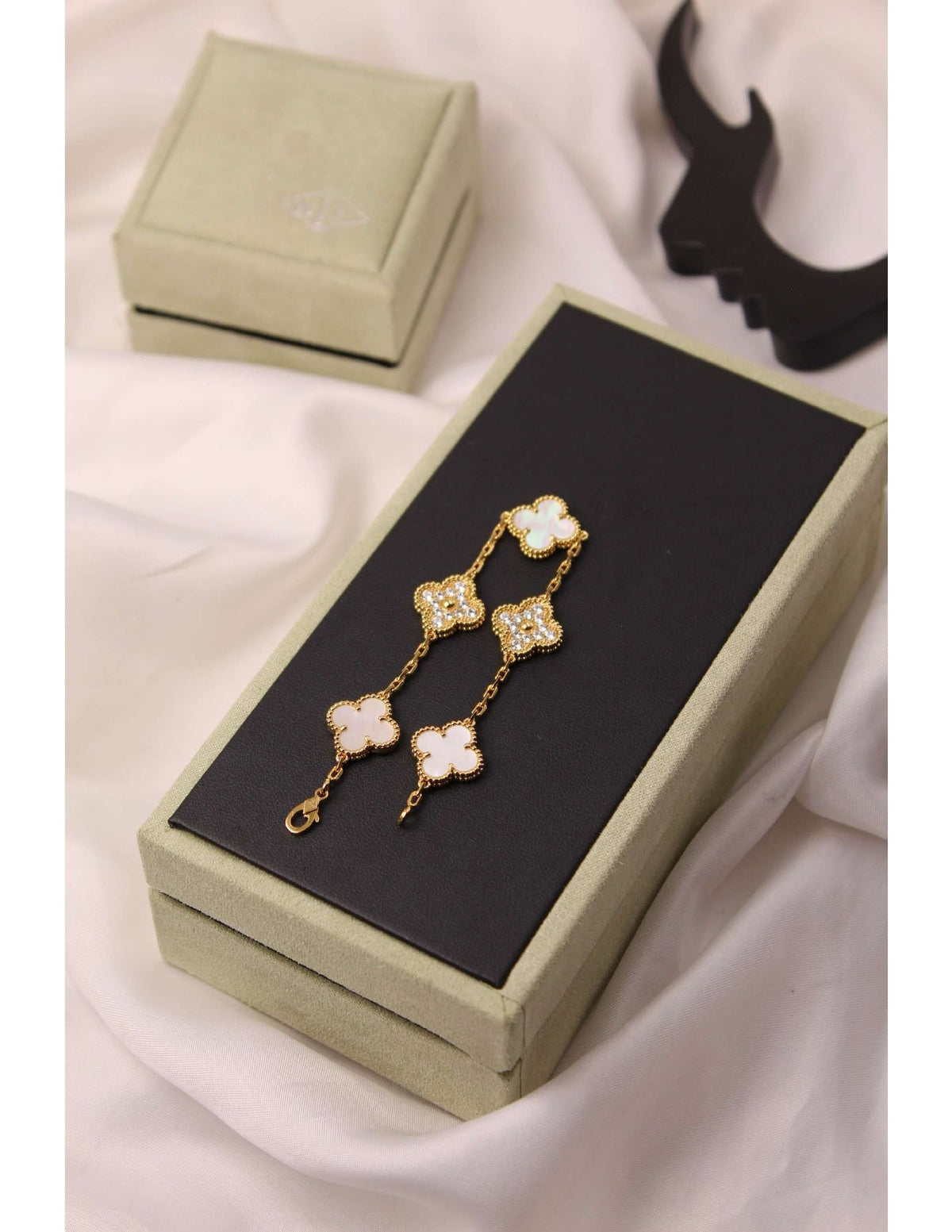 VAN CLEEF Alternating Smooth and Textured Clover Bracelet