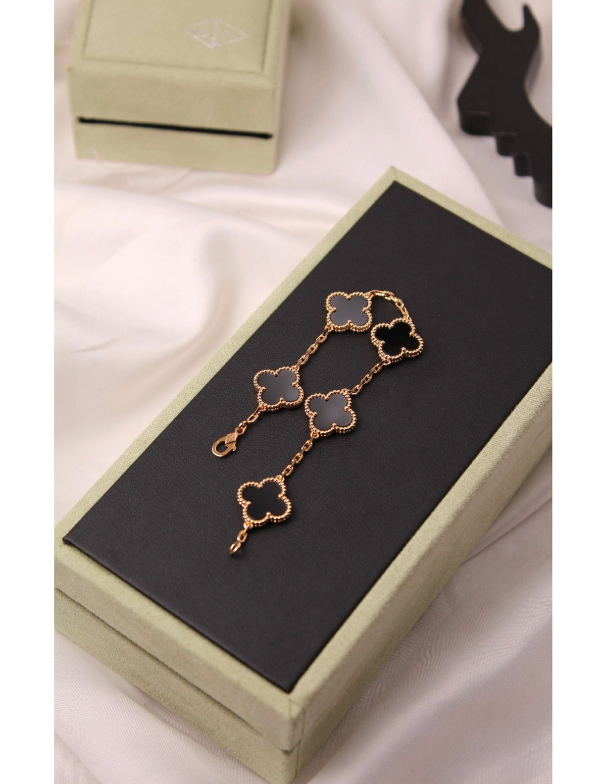 VAN CLEEF Five-Clover Bracelet