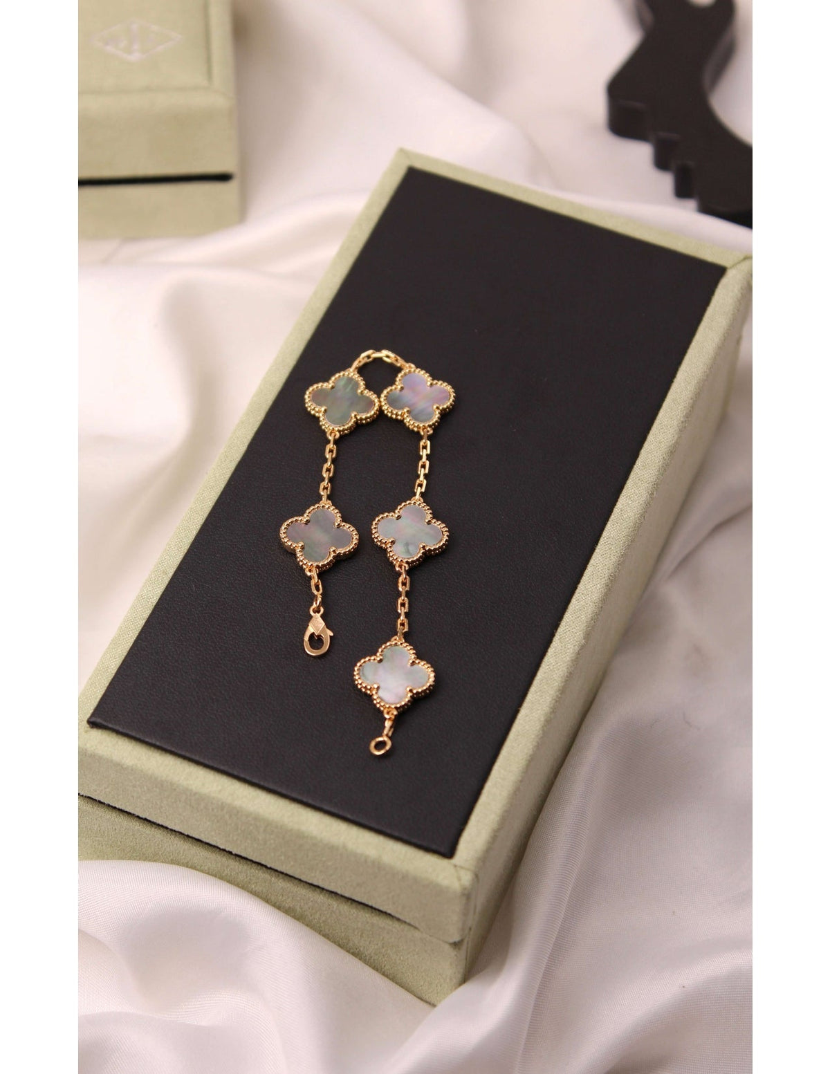 VAN CLEEF Five-Clover Bracelet