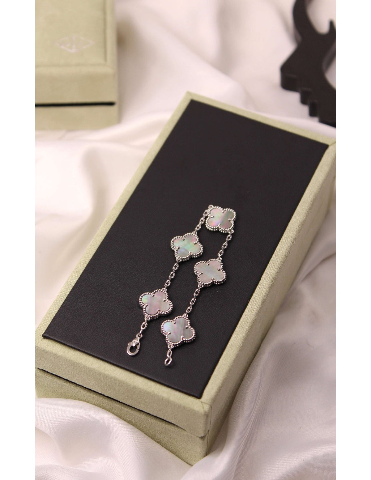 VAN CLEEF Five-Clover Bracelet