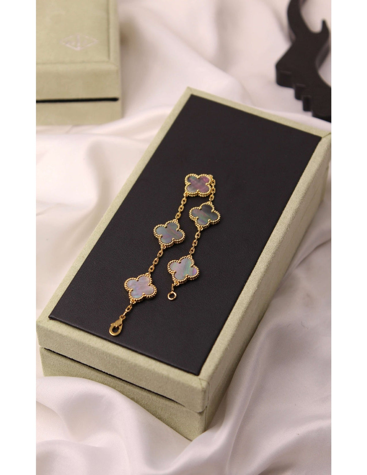 VAN CLEEF Five-Clover Bracelet