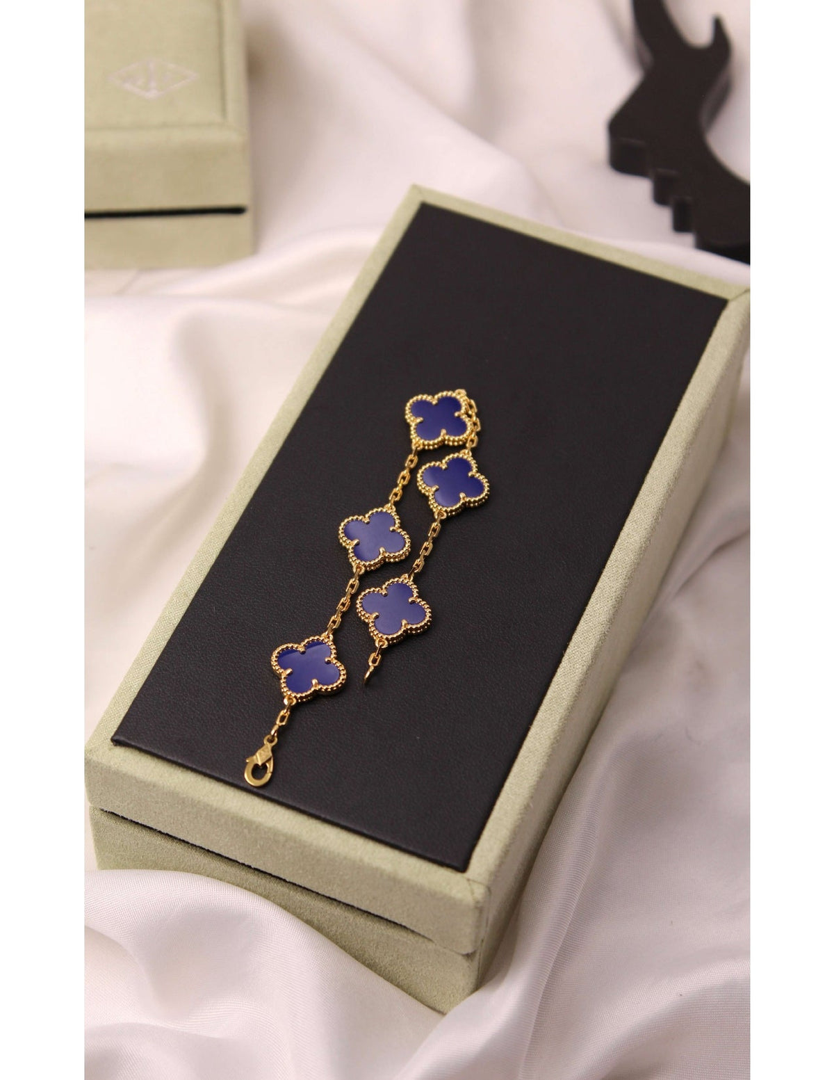 VAN CLEEF Five-Clover Bracelet