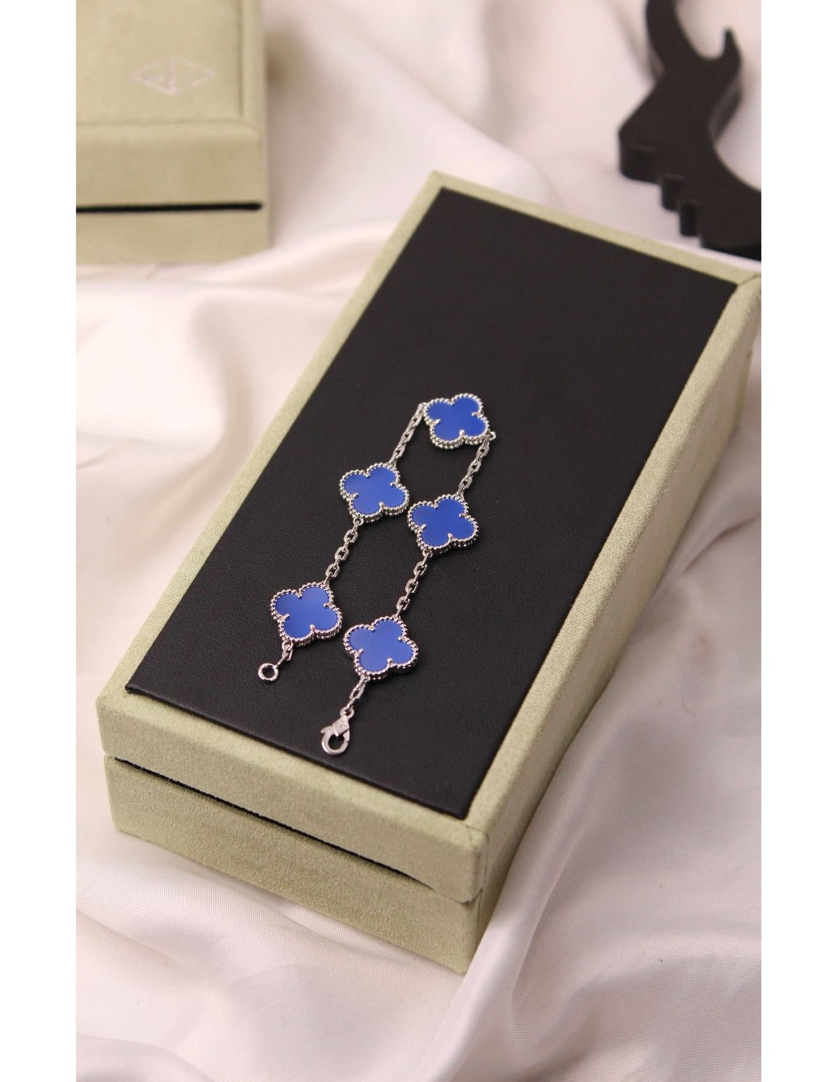 VAN CLEEF Five-Clover Bracelet