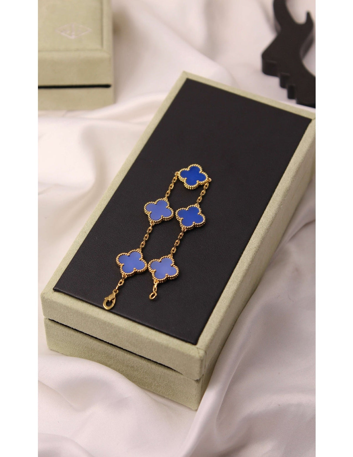 VAN CLEEF Five-Clover Bracelet