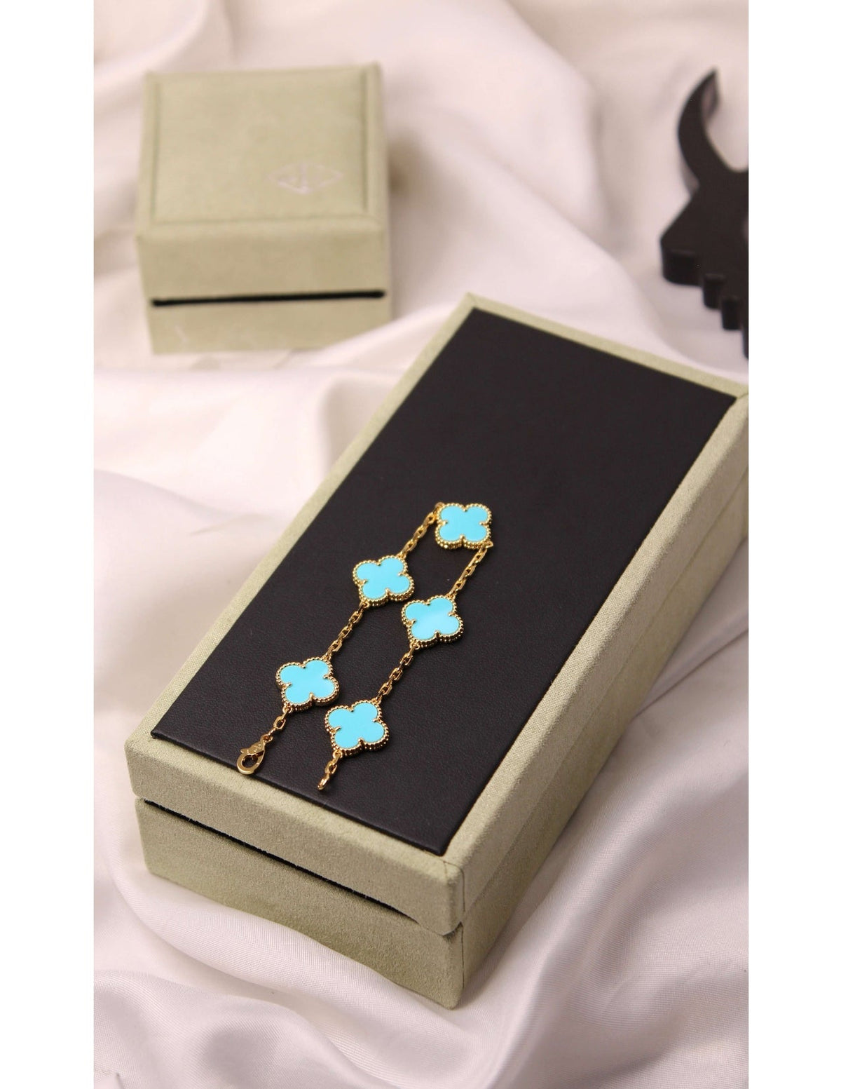 VAN CLEEF Five-Clover Bracelet